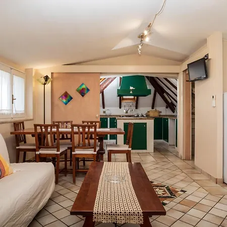 Attico Adriana Tatil Evi *